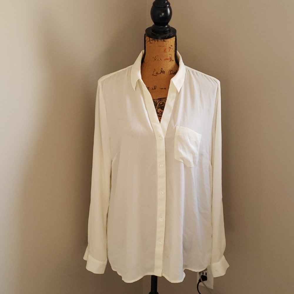 Long sleeve button up blouse like new